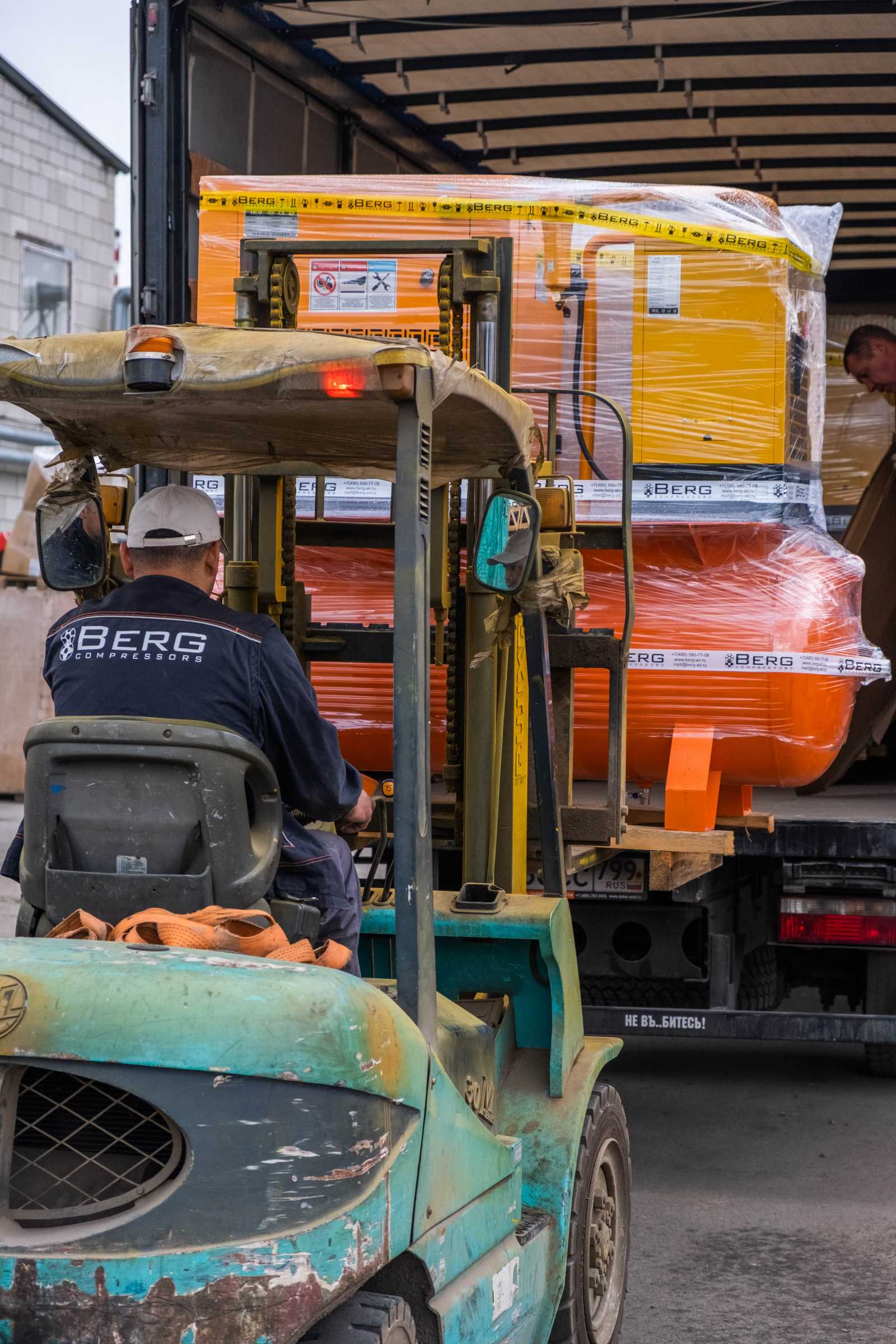 Поставка компрессора BERG для «АО «УМЗ»
