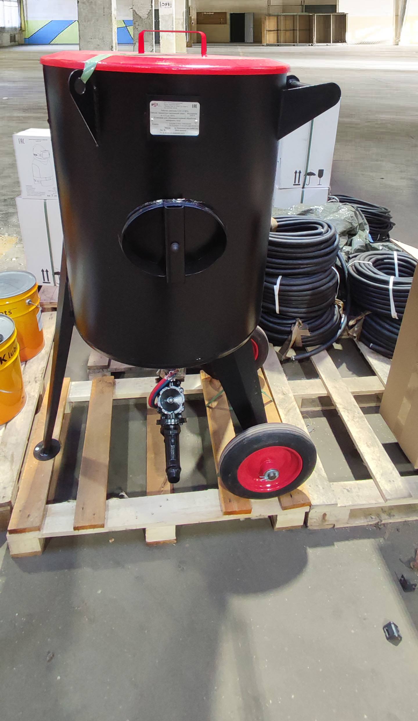 Поставка компрессора Comaro XB 18.5-8 для фабрики камня ARTISHOCK